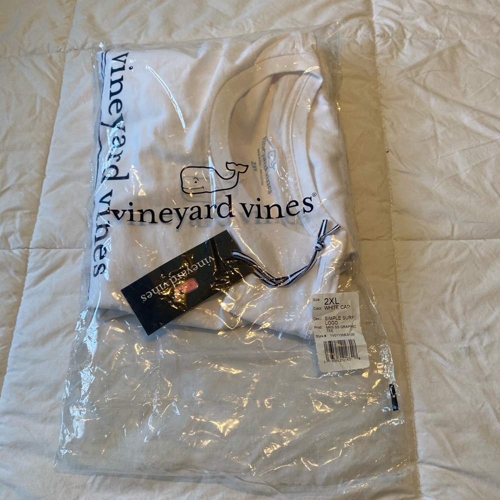 New-Men’s Vineyard Vines Surf T-shirt; size 2XL.